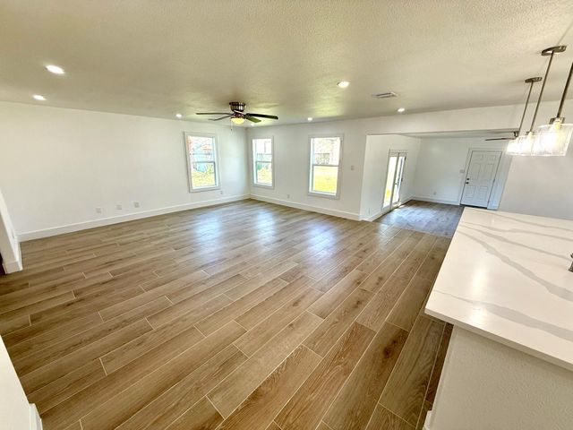 1214 Main Street, Alvin, TX 77511