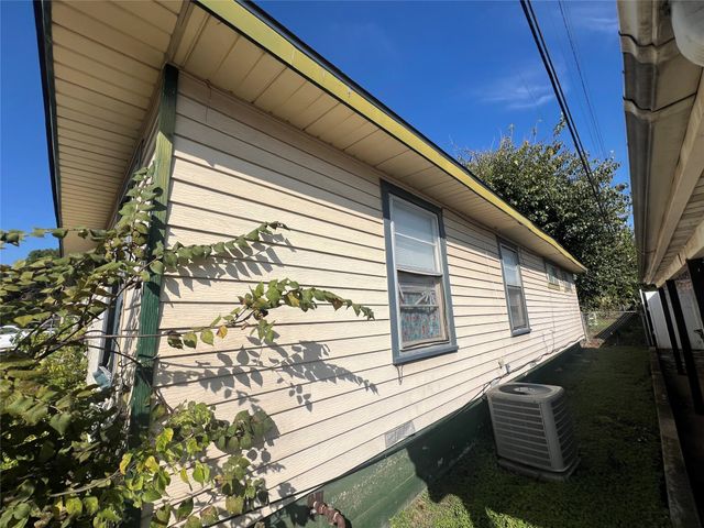 9104 Farmer Road, White Settlement, TX 76108