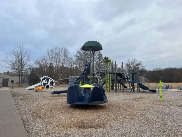 939 Lois Lane, Circle Pines, MN 55014