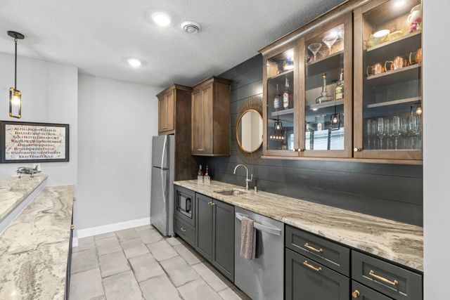 6105 Pine Grove Road, Edina, MN 55436