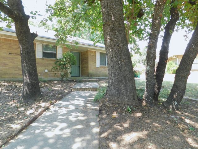 2204 Canterbury Court, Denton, TX 76205