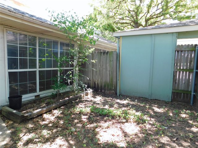 2204 Canterbury Court, Denton, TX 76205