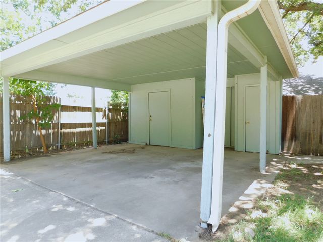 2204 Canterbury Court, Denton, TX 76205