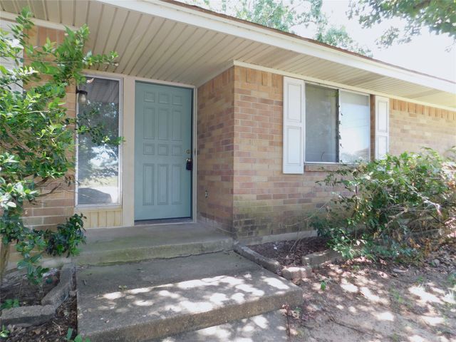 2204 Canterbury Court, Denton, TX 76205