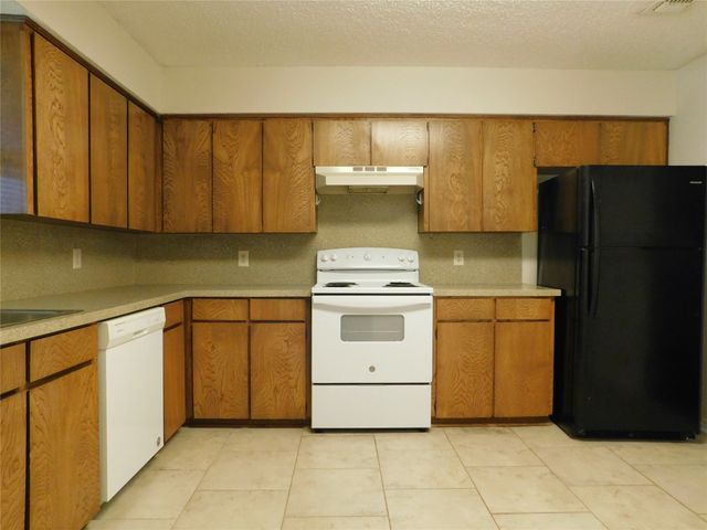 2204 Canterbury Court, Denton, TX 76205