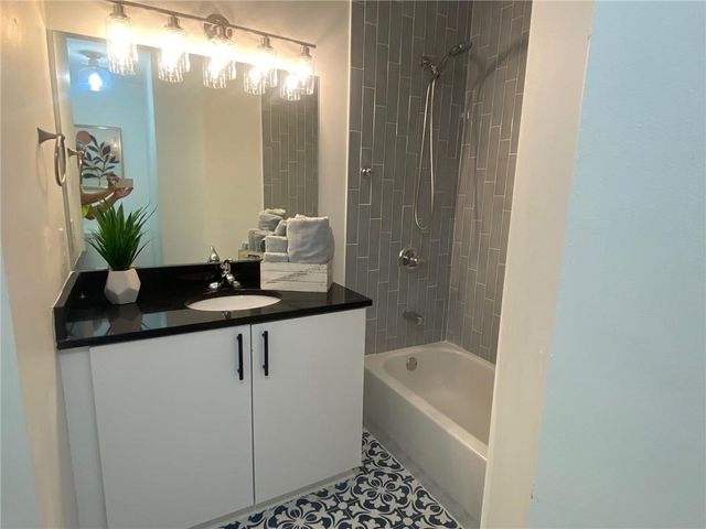 390 17th Street NW 2011, Atlanta, GA 30363