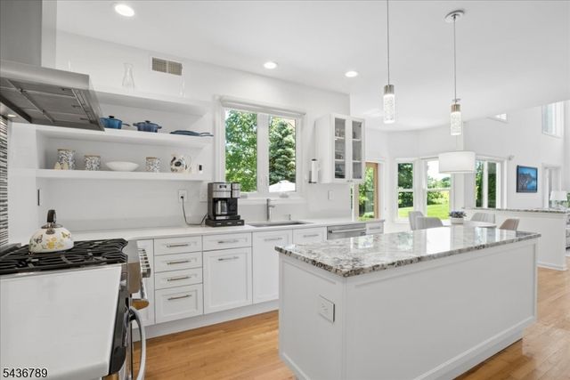 14 Old Warson Ct, Montgomery Twp., NJ 08558