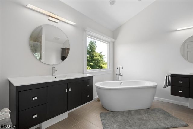 14 Old Warson Ct, Montgomery Twp., NJ 08558