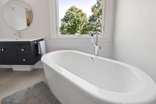 14 Old Warson Ct, Montgomery Twp., NJ 08558
