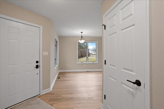 948 Cornwallis Lane, Munster, IN 46321