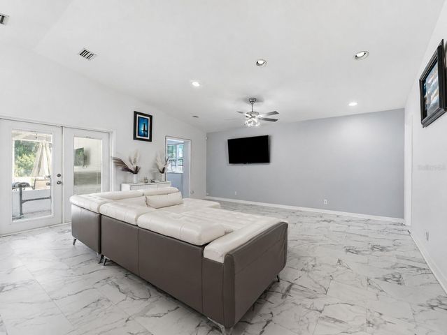 6640 WINDING OAK DRIVE, Tampa, FL 33625