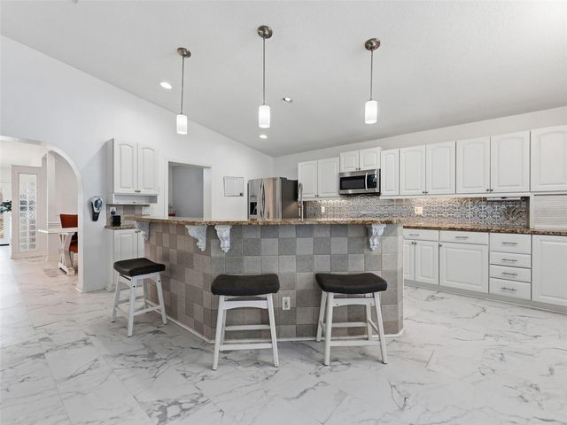 6640 WINDING OAK DRIVE, Tampa, FL 33625