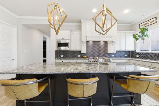 4111 Andito, San Antonio, TX 78261