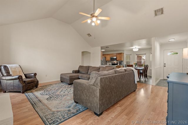 1413 W 118th Street S, Jenks, OK 74037