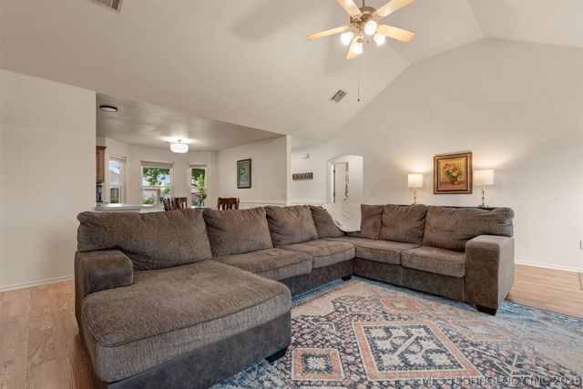 1413 W 118th Street S, Jenks, OK 74037