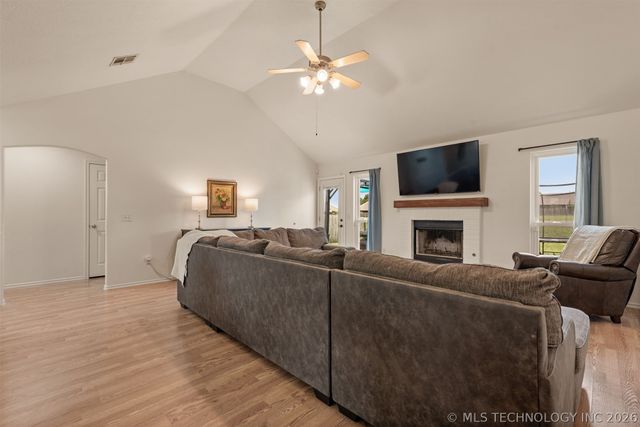 1413 W 118th Street S, Jenks, OK 74037