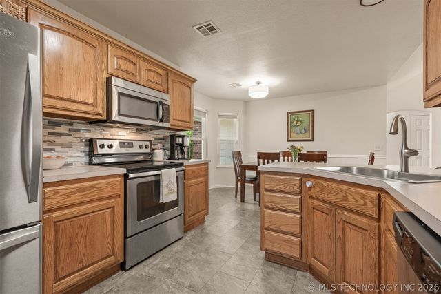 1413 W 118th Street S, Jenks, OK 74037