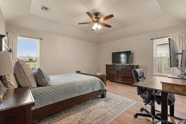 1413 W 118th Street S, Jenks, OK 74037