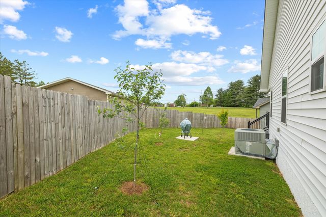 60 Sky View Meadow Dr, Crossville, TN 38555