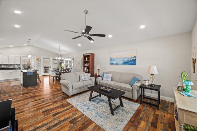 60 Sky View Meadow Dr, Crossville, TN 38555