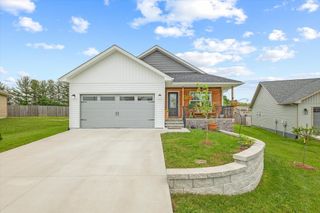 60 Sky View Meadow Dr, Crossville, TN 38555