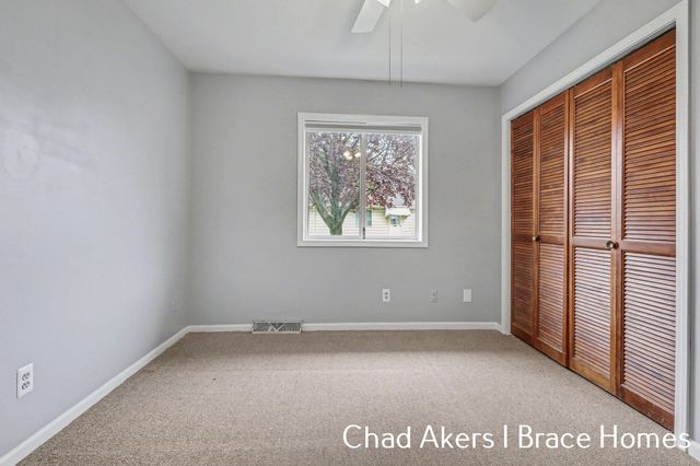 5912 Leisure South Drive SE, Grand Rapids, MI 49548