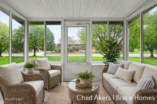5912 Leisure South Drive SE, Grand Rapids, MI 49548