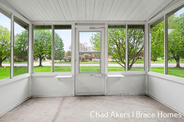 5912 Leisure South Drive SE, Grand Rapids, MI 49548