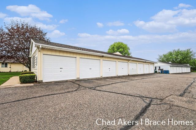 5912 Leisure South Drive SE, Grand Rapids, MI 49548