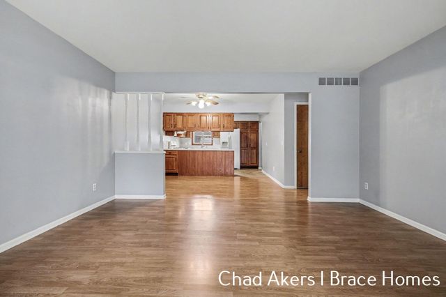 5912 Leisure South Drive SE, Grand Rapids, MI 49548