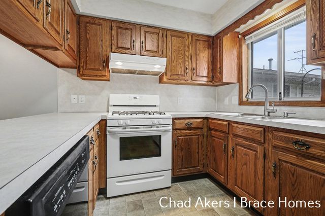 5912 Leisure South Drive SE, Grand Rapids, MI 49548