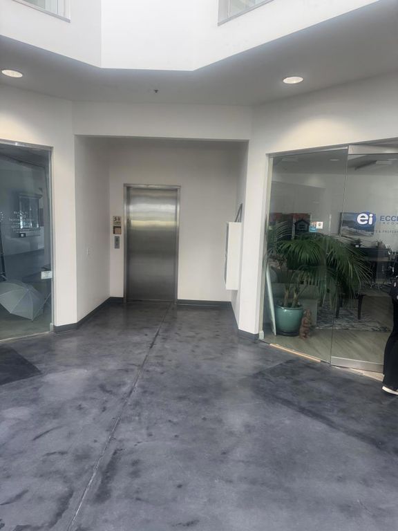 Image 8 of property listing at 205 Rockaway, Pacifica, CA 94044