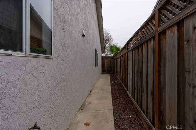 744 Bluff, Los Banos, CA 93635