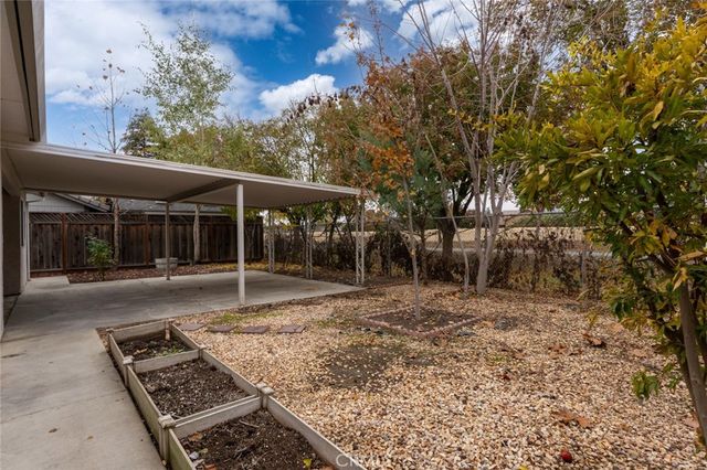 744 Bluff, Los Banos, CA 93635