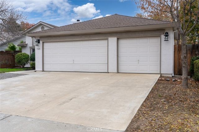 744 Bluff, Los Banos, CA 93635