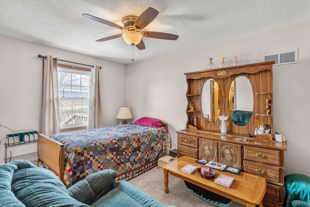 3305 Covington Drive, Davenport, IA 52806