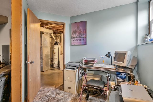 3305 Covington Drive, Davenport, IA 52806