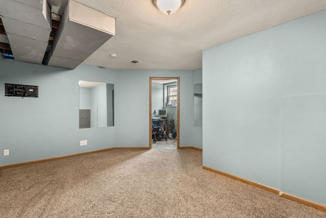 3305 Covington Drive, Davenport, IA 52806