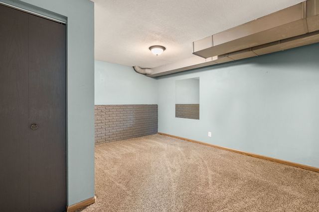 3305 Covington Drive, Davenport, IA 52806