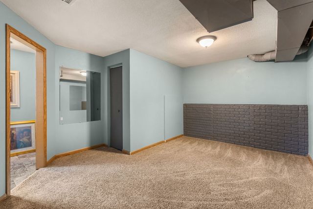 3305 Covington Drive, Davenport, IA 52806