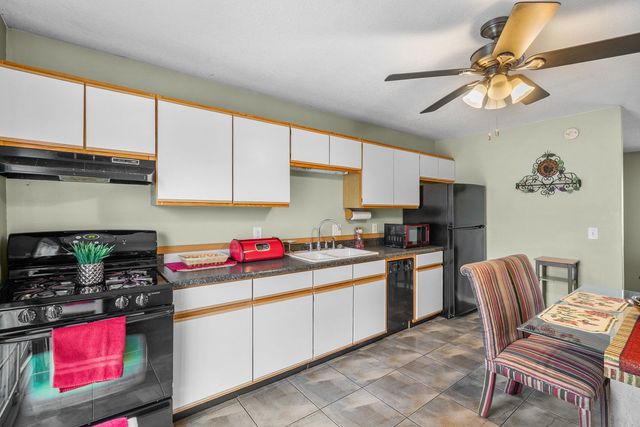 3305 Covington Drive, Davenport, IA 52806