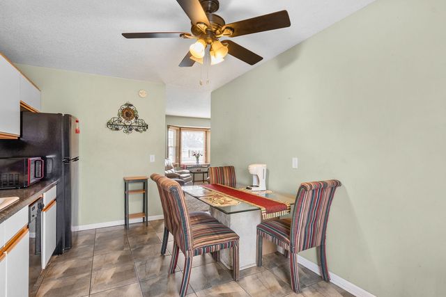 3305 Covington Drive, Davenport, IA 52806