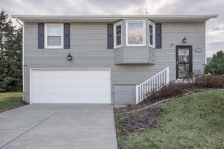 3305 Covington Drive, Davenport, IA 52806
