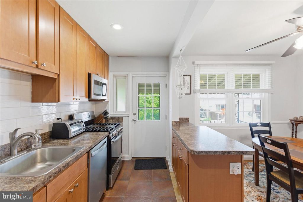 Image 14 of property listing at 8336 EDGEDALE RD, Baltimore, MD 21234