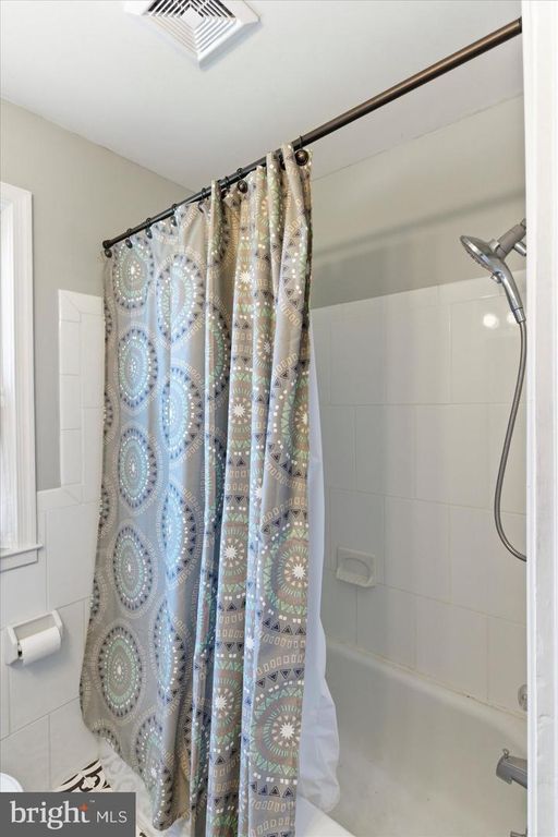 Image 22 of property listing at 8336 EDGEDALE RD, Baltimore, MD 21234