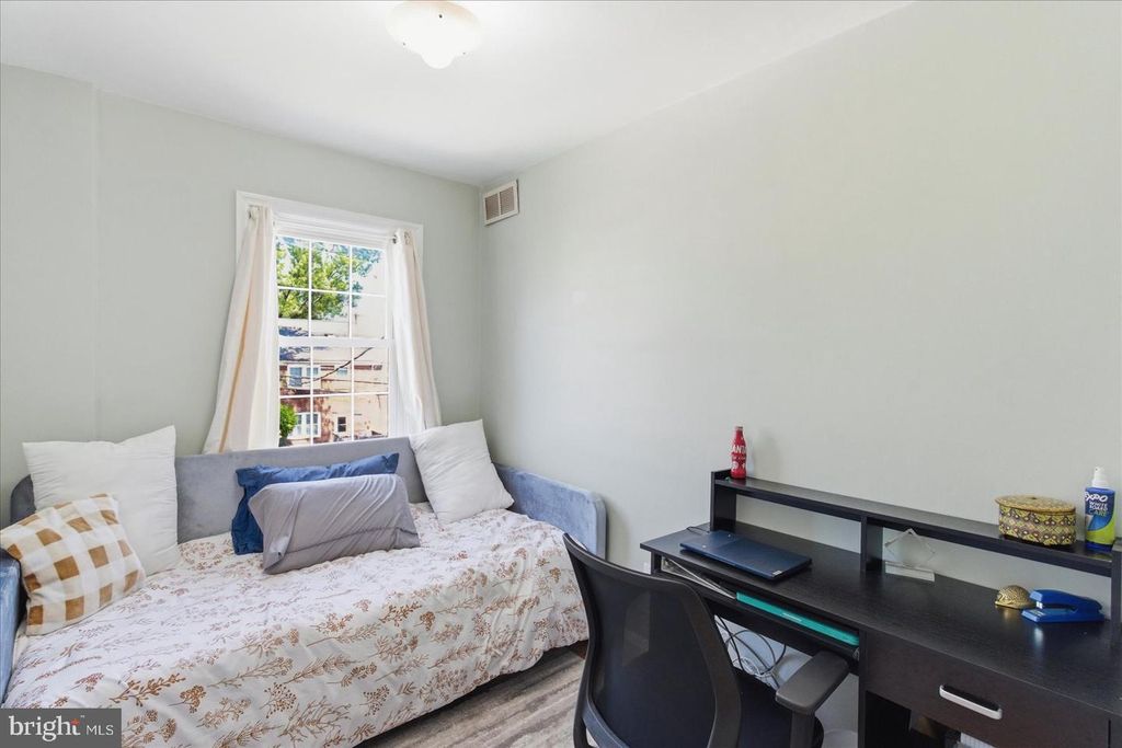 Image 25 of property listing at 8336 EDGEDALE RD, Baltimore, MD 21234