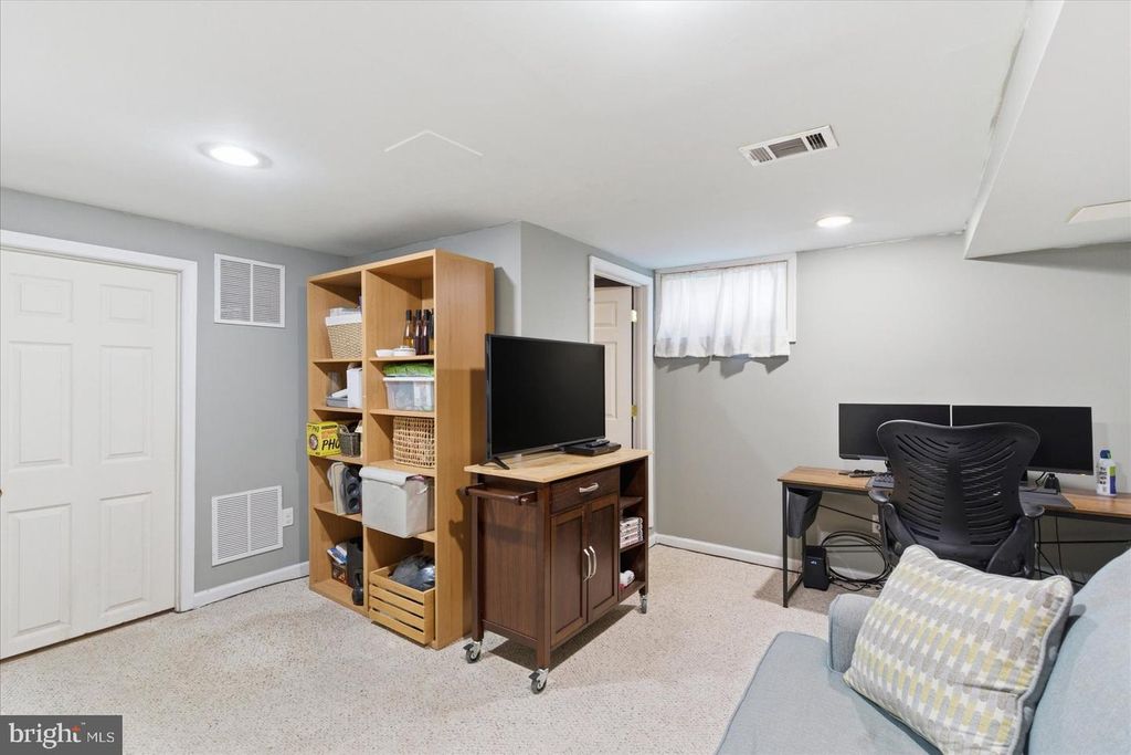 Image 27 of property listing at 8336 EDGEDALE RD, Baltimore, MD 21234