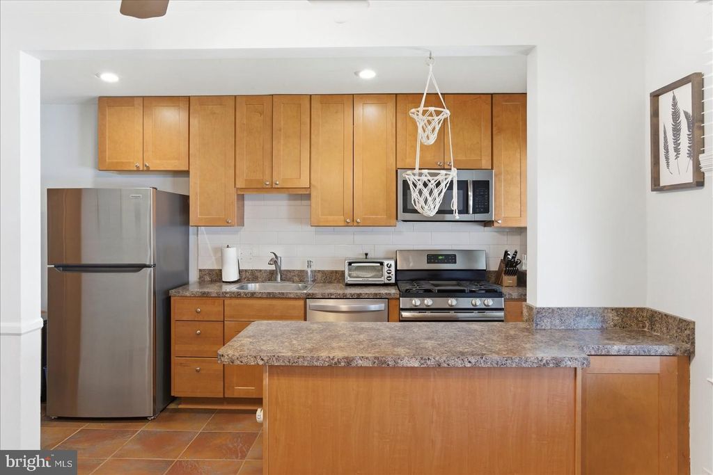 Image 9 of property listing at 8336 EDGEDALE RD, Baltimore, MD 21234