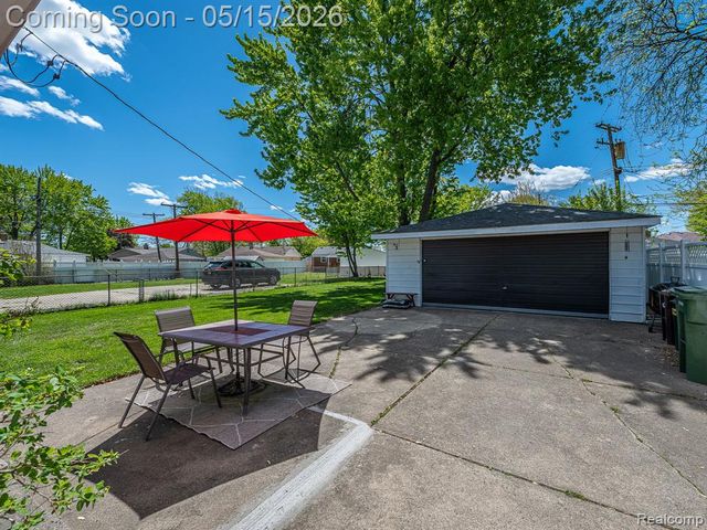16660 Drake Street, Southgate, MI 48195