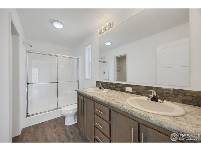 552 Sunset Cliffs Dr, Loveland, CO 80537